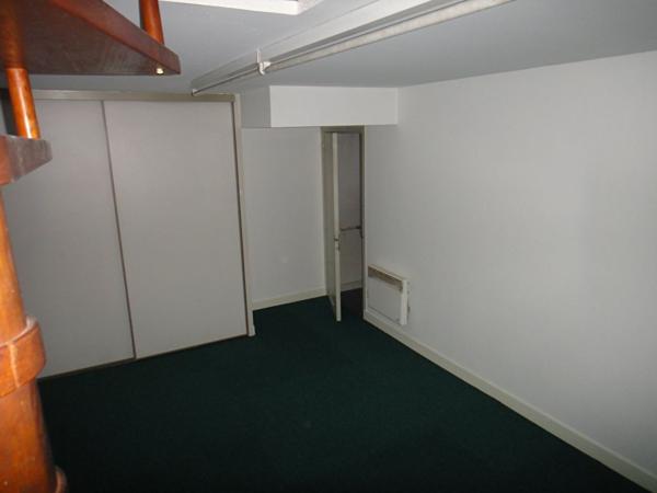 A louer Bourg centre ville local commercial