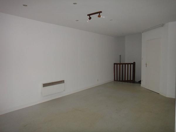 A louer Bourg centre ville local commercial