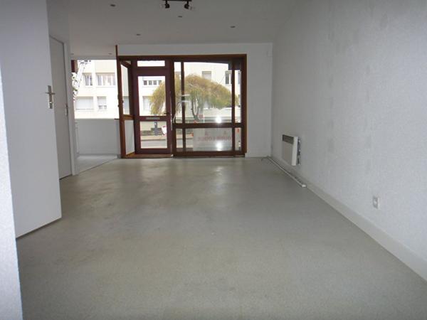 A louer Bourg centre ville local commercial