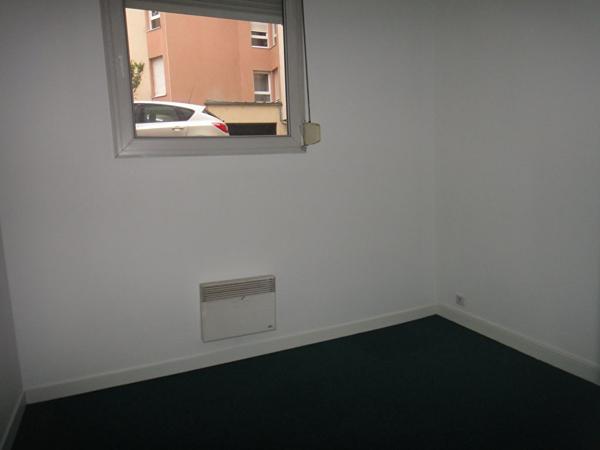 A louer Bourg centre ville local commercial