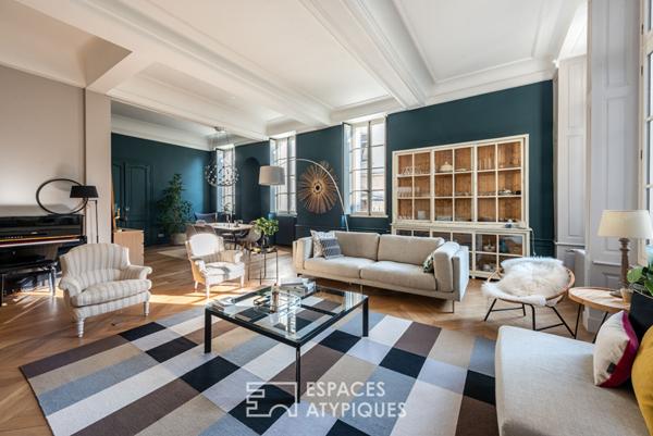 Bel appartement bourgeois rénové avec cour privative