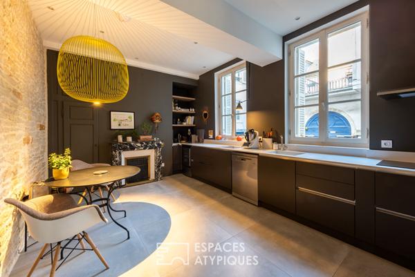 Bel appartement bourgeois rénové avec cour privative