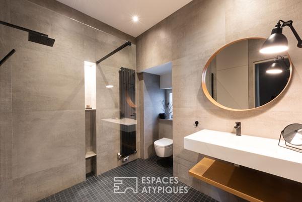 Bel appartement bourgeois rénové avec cour privative