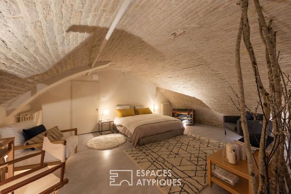 Bel appartement bourgeois rénové avec cour privative