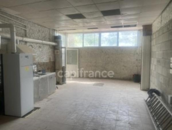 Maison et appartement à vendre, proche du centre de GREZIEU-LA-VARENNE.