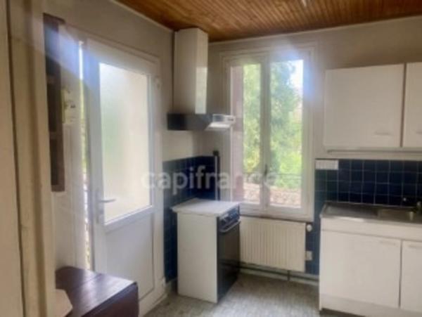 Maison et appartement à vendre, proche du centre de GREZIEU-LA-VARENNE.