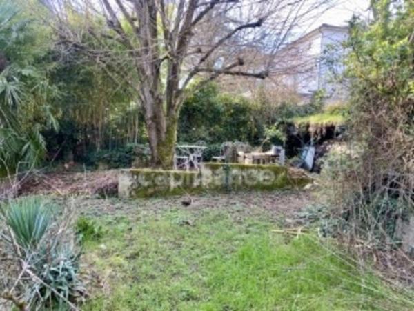 Maison et appartement à vendre, proche du centre de GREZIEU-LA-VARENNE.