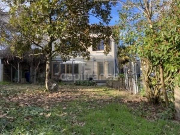 Maison et appartement à vendre, proche du centre de GREZIEU-LA-VARENNE.