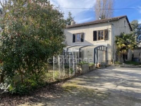 Maison et appartement à vendre, proche du centre de GREZIEU-LA-VARENNE.