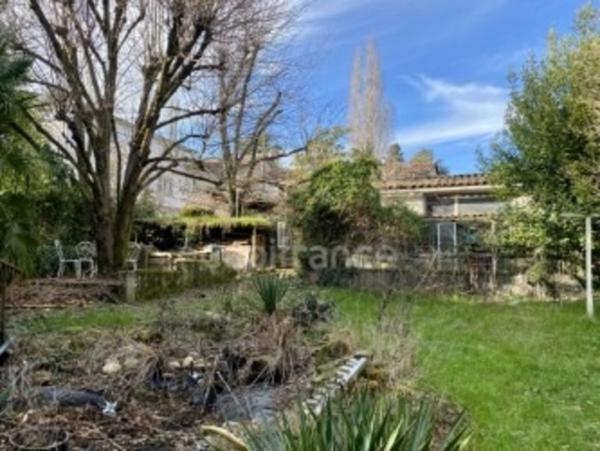 Maison et appartement à vendre, proche du centre de GREZIEU-LA-VARENNE.