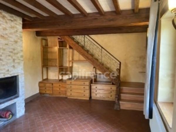 Maison et appartement à vendre, proche du centre de GREZIEU-LA-VARENNE.
