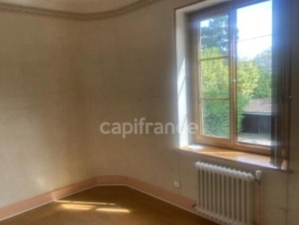 Maison et appartement à vendre, proche du centre de GREZIEU-LA-VARENNE.