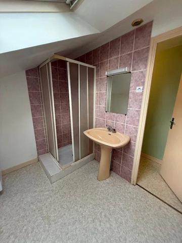 IMMEUBLE 230 M 2 ENVIRON TROIS LOGEMENTS BEGARD