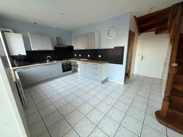 IMMEUBLE 230 M 2 ENVIRON TROIS LOGEMENTS BEGARD