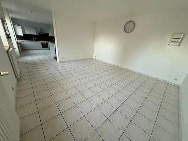 IMMEUBLE 230 M 2 ENVIRON TROIS LOGEMENTS BEGARD