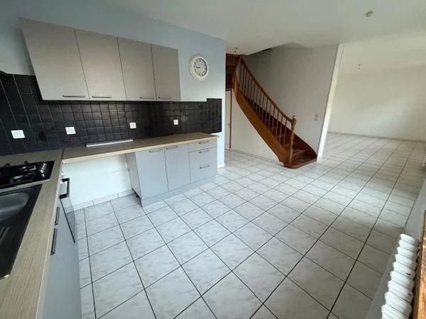 IMMEUBLE 230 M 2 ENVIRON TROIS LOGEMENTS BEGARD