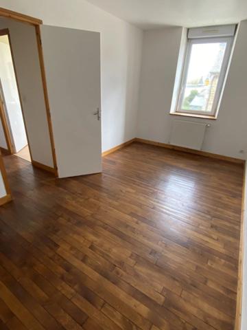 IMMEUBLE 230 M 2 ENVIRON TROIS LOGEMENTS BEGARD