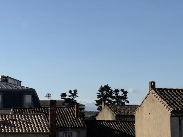 Appartement T3 au dernier étage avec terrasse privative et vues sur les Pyrénées