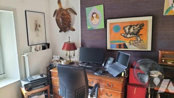 COUP DE COEUR! IDEAL FAMILLES NOMBREUSES. En plein centre de Melle, proche toutes commodités, c...