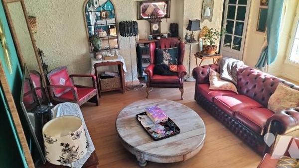 COUP DE COEUR! IDEAL FAMILLES NOMBREUSES. En plein centre de Melle, proche toutes commodités, c...