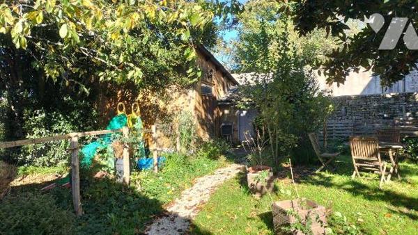 COUP DE COEUR! IDEAL FAMILLES NOMBREUSES. En plein centre de Melle, proche toutes commodités, c...