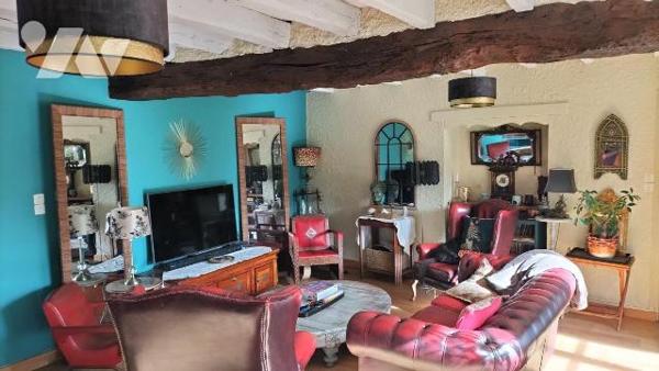 COUP DE COEUR! IDEAL FAMILLES NOMBREUSES. En plein centre de Melle, proche toutes commodités, c...