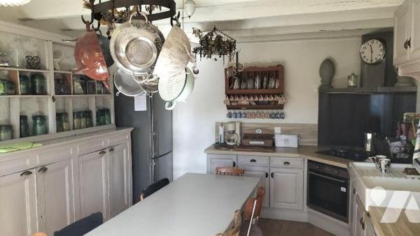 COUP DE COEUR! IDEAL FAMILLES NOMBREUSES. En plein centre de Melle, proche toutes commodités, c...