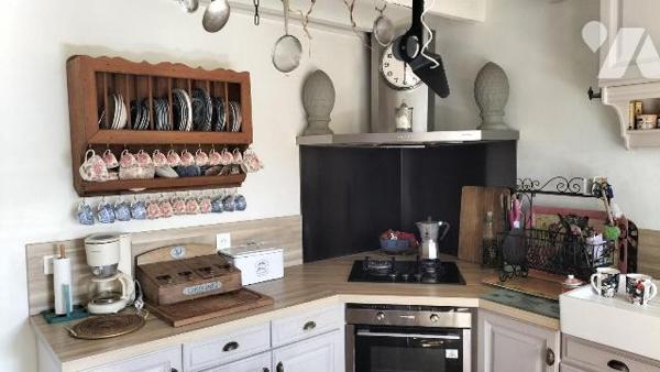 COUP DE COEUR! IDEAL FAMILLES NOMBREUSES. En plein centre de Melle, proche toutes commodités, c...