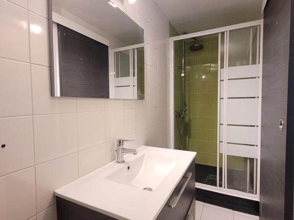Appartement
         2 pièces
        - 44 m² 156 800 € *