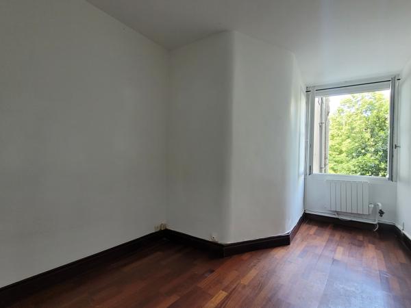 Appartement
         2 pièces
        - 44 m² 156 800 € *