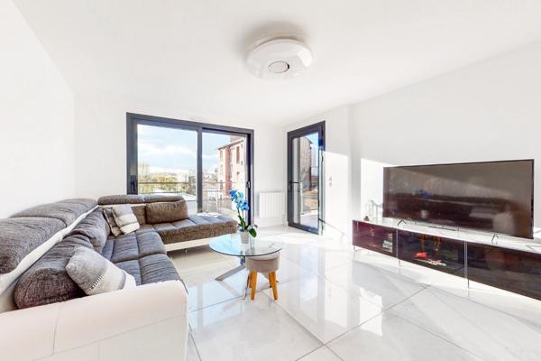 VITRY SUR SEINE - BALCON/TERRASSE - PROCHE RER - DERNIER ÉTAGE - PARFAIT ÉTAT