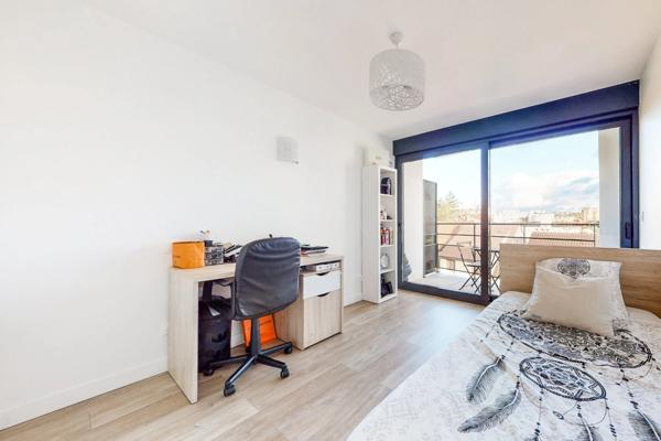 VITRY SUR SEINE - BALCON/TERRASSE - PROCHE RER - DERNIER ÉTAGE - PARFAIT ÉTAT