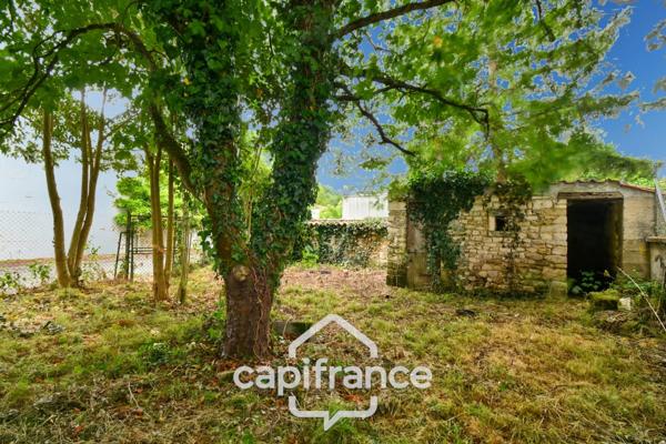 Maison en pierre à vendre 6 pièces SAINT PARDOULT (17) avec garage et atelier