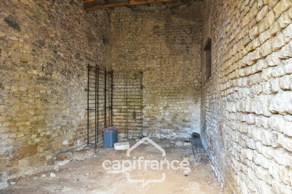 Maison en pierre à vendre 6 pièces SAINT PARDOULT (17) avec garage et atelier