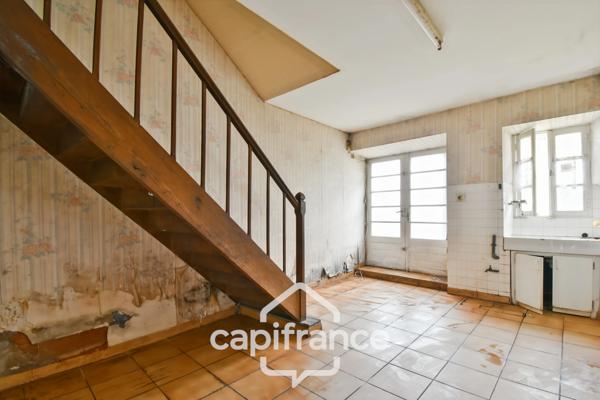 Maison en pierre à vendre 6 pièces SAINT PARDOULT (17) avec garage et atelier