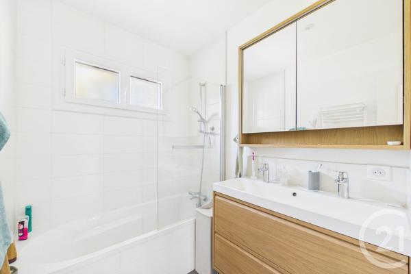 Maison à vendre  5 pièces - 122,16 m 2   EYSINES  - 33