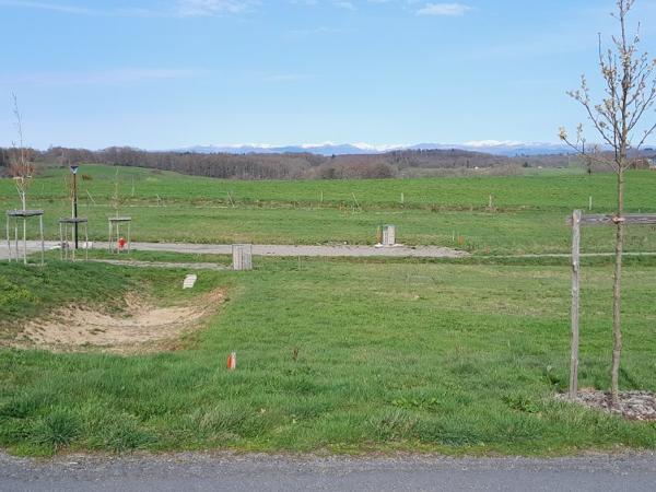 TERRAIN VIABILISE  940 M2  20mn Aurillac Vue sur montagne