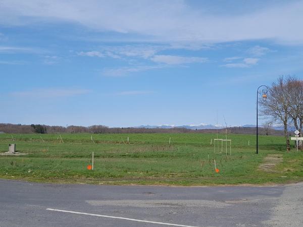 TERRAIN VIABILISE  940 M2  20mn Aurillac Vue sur montagne