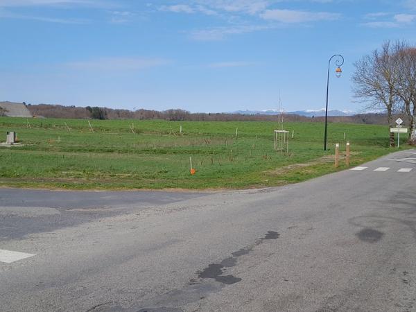 TERRAIN VIABILISE  940 M2  20mn Aurillac Vue sur montagne