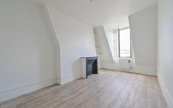 Appartement à vendre    1 pièce • 23,57 m2 Paris 10