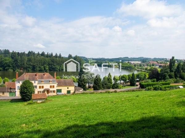 Terrain à bâtir de 6526 m² à La Clayette avec vue lac et château