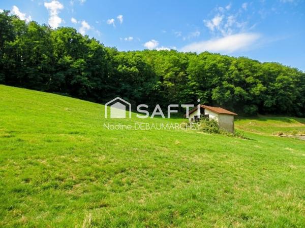 Terrain à bâtir de 6526 m² à La Clayette avec vue lac et château