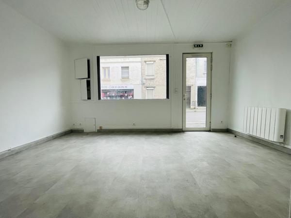 Rare à la vente !!! Immeuble composé d’un duplex et deux locaux commerciaux