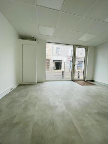 Rare à la vente !!! Immeuble composé d’un duplex et deux locaux commerciaux