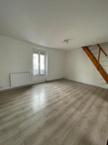 Rare à la vente !!! Immeuble composé d’un duplex et deux locaux commerciaux