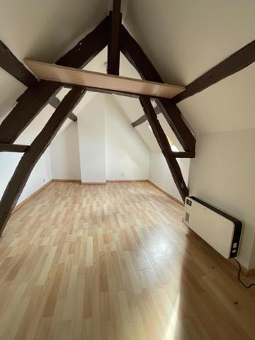 Rare à la vente !!! Immeuble composé d’un duplex et deux locaux commerciaux
