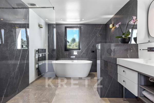 PROPRIETE CONTEMPORAINE 5 CHAMBRES A BIOT