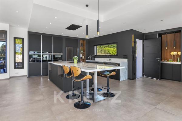 PROPRIETE CONTEMPORAINE 5 CHAMBRES A BIOT