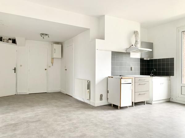 Appartement
         2 pièces
        - 50 m² 59 000 € *