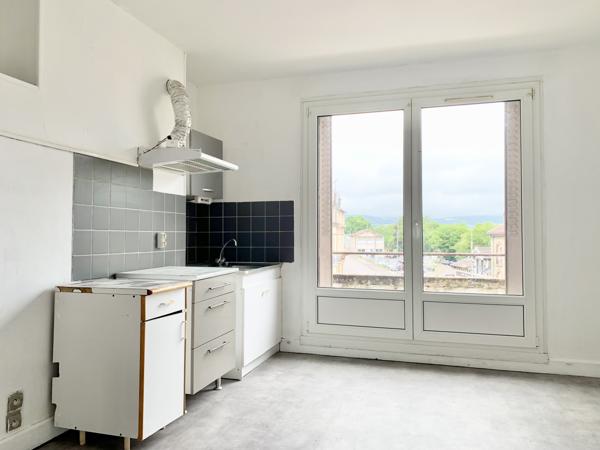 Appartement
         2 pièces
        - 50 m² 59 000 € *